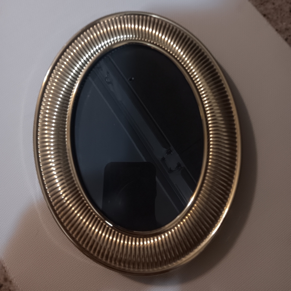 Elegant Gold and Black Oval Picture Frame - Picture 6 of 11